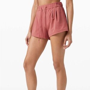 Lululemon Stroll at Sundown Short 3" Size 6